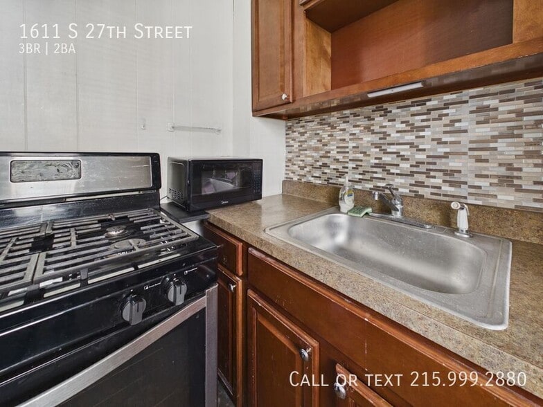 Building Photo - 1611 S 27th St