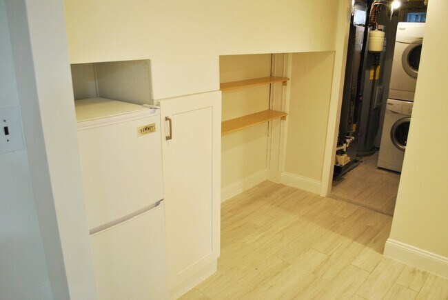 Building Photo - Georgetown near GT Medstar Hospital, Chic Rowhouse 5br/3Ba w/Yard, Deck, Parking