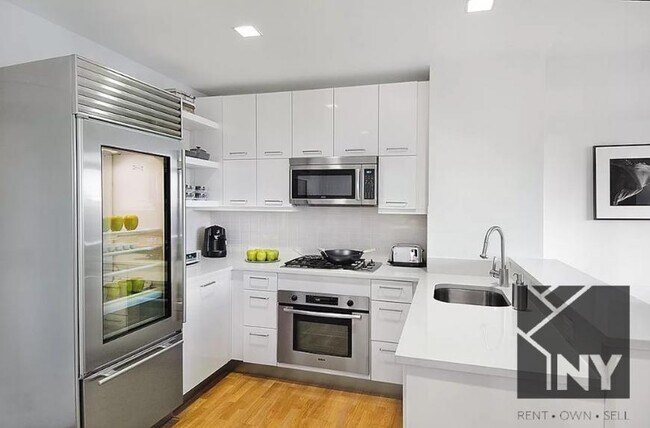 Building Photo - 2 bedroom in New York NY 10036