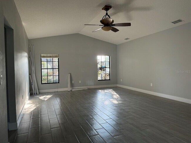 Building Photo - 5835 Colony Pl Dr