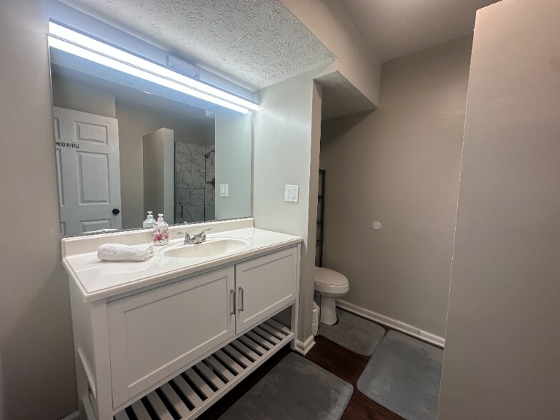 Building Photo - 1962 West Alex Bell Road