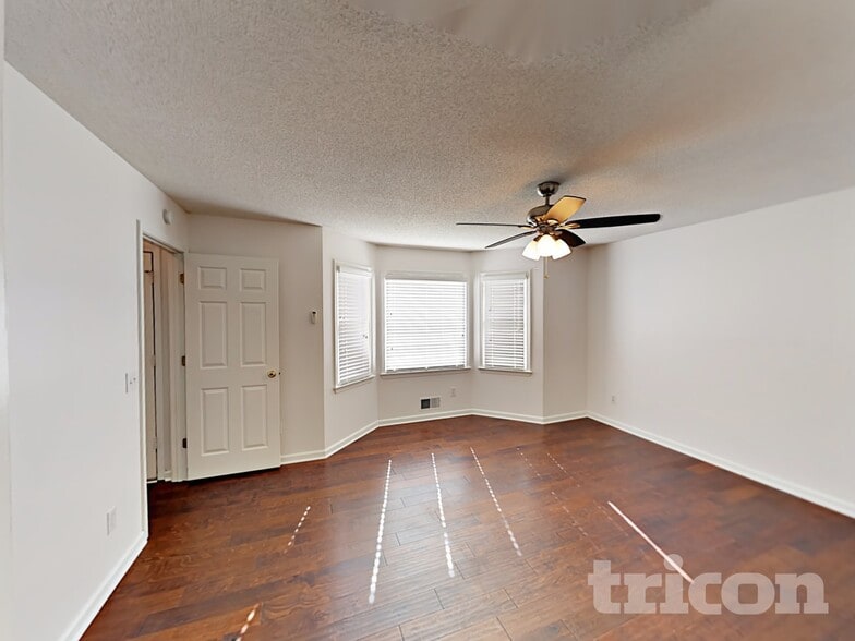 Building Photo - 244 Chastain Way