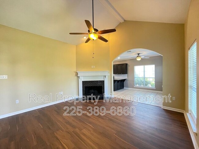 Building Photo - 25889 Regency Ave