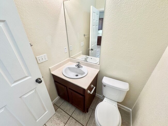 Building Photo - Lovely 2 Story Home In East Woodland In Great Location