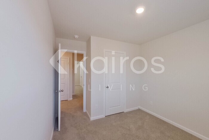 Building Photo - 2431 Banyan Cir