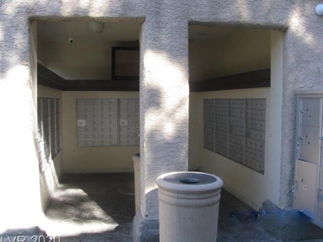 Building Photo - Spacious 2 bedroom Condo in Canyon Lake Community