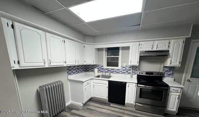 Building Photo - 394 Tripp St