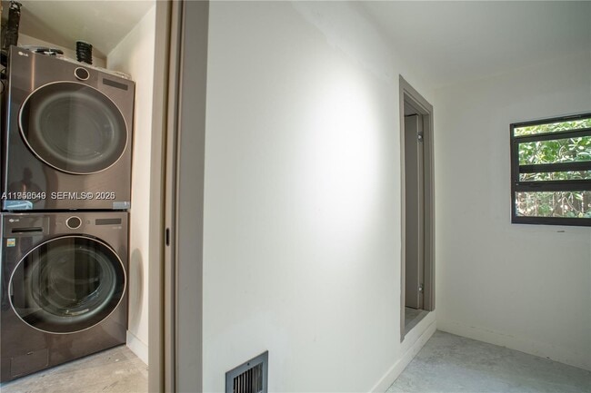 Building Photo - 7850 Hawthorne Ave