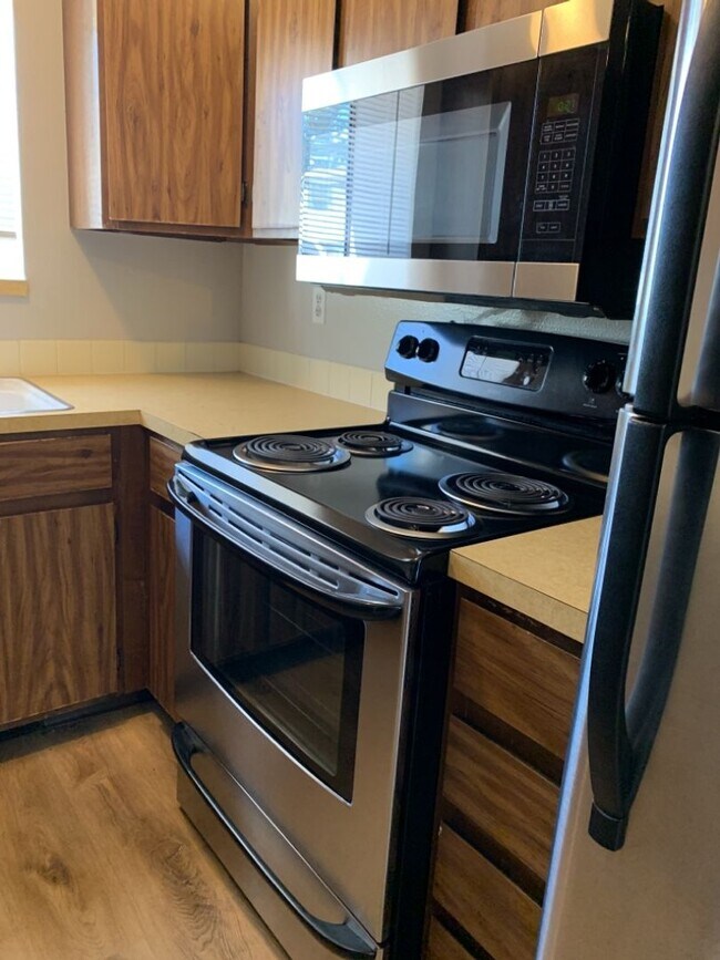 Building Photo - 1925 Ross Ct