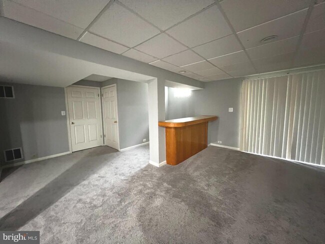 Building Photo - 150 Canterbury Ln