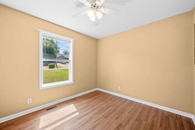 Building Photo - Charming Brick Ranch with Spacious Living Areas & Beautiful Bay Window Views!