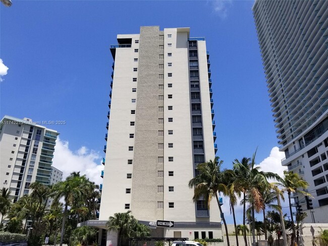 Building Photo - 4001 S Ocean Dr