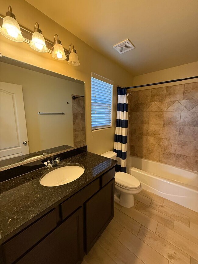 Building Photo - Charming 3BD/2.5BA with Garage in Legends West - Available Now!