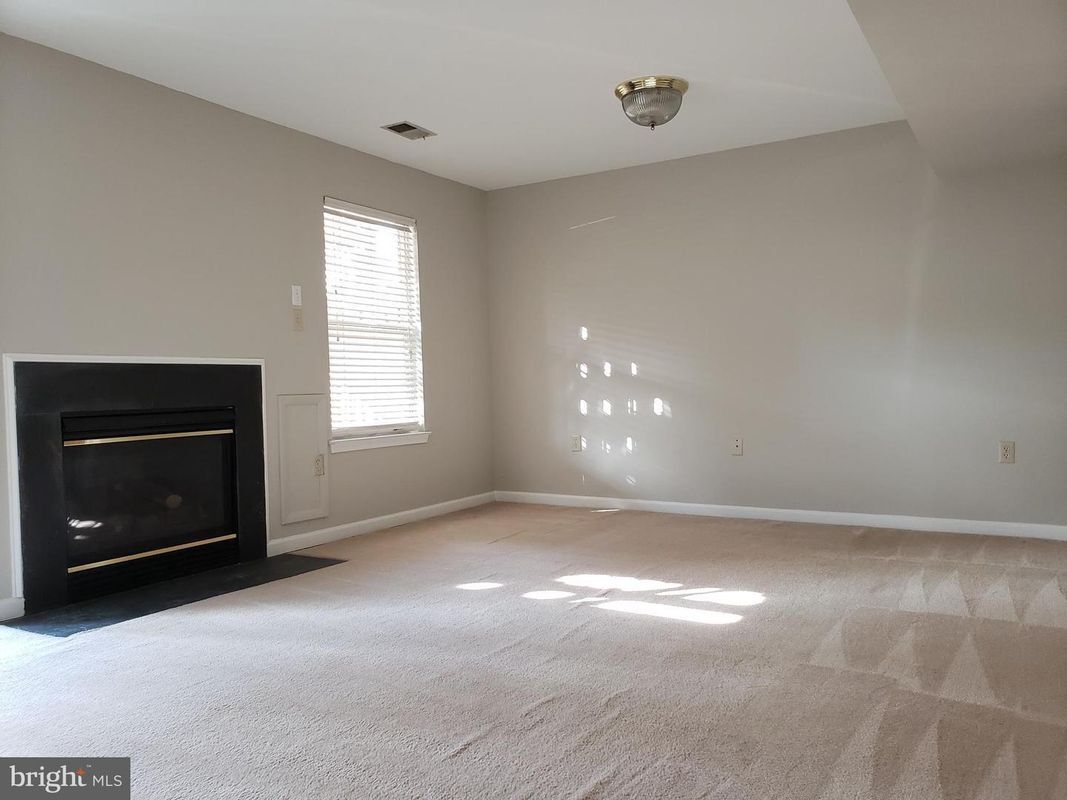 Building Photo - 2203 Montauk Dr