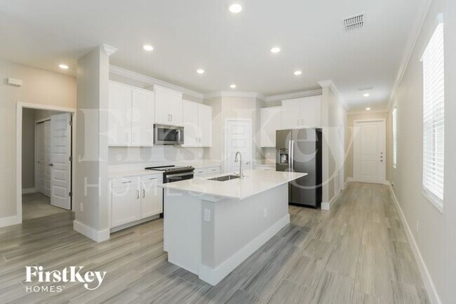 Building Photo - 9644 Little Bluestem Dr