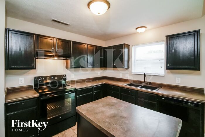 Building Photo - 3119 Hemlock Way