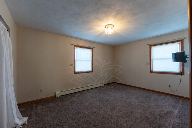 Building Photo - 89 S Washington St