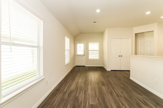 Building Photo - 5566 Latta Plantation Dr