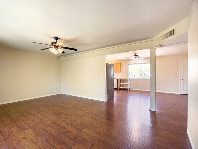 Building Photo - 1913 E El Parque Dr