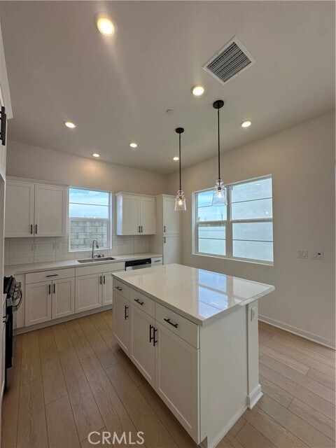 Building Photo - 4405 S Fairmount paseo