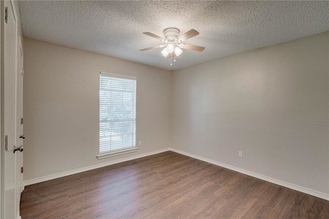 Building Photo - 1108 N Park Dr