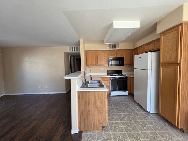 Building Photo - Welcome Home To Canyon Willow