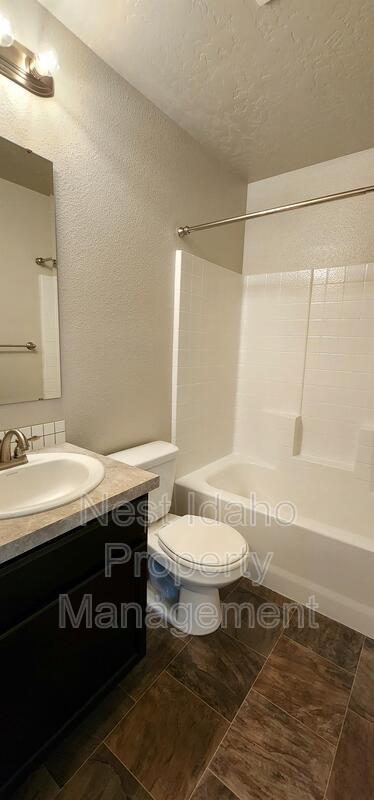 Building Photo - 2316 N Mountain Ash Ave