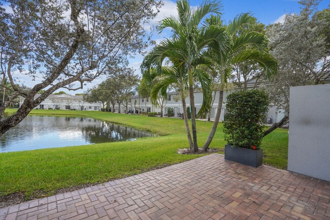 Building Photo - 16207 Sierra Palms Dr