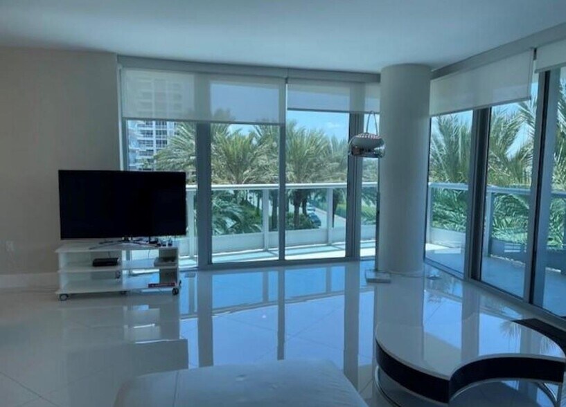 Building Photo - 9401 Collins Ave