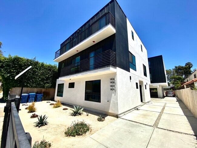 Building Photo - 1406 N Sycamore Ave