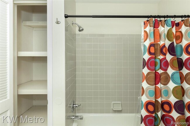 Building Photo - 2116 Garfield St