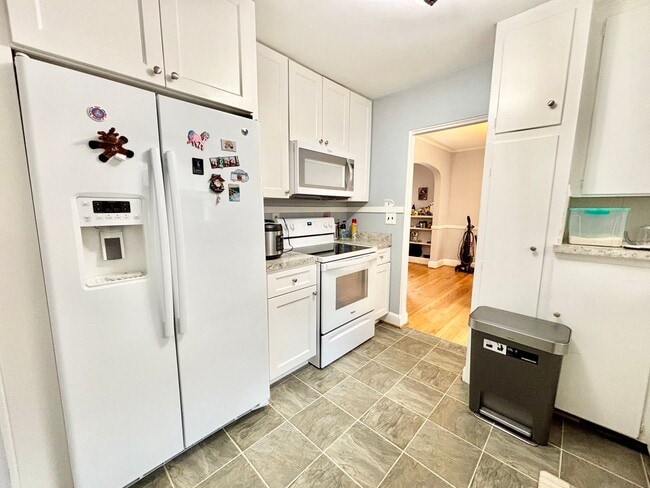 Building Photo - Cozy Home in Norfolk!