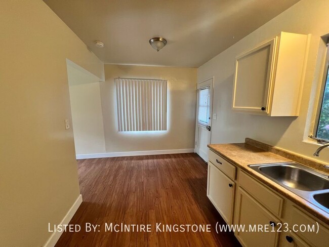 Building Photo - Come and See this Upgraded 1BR/1BA Apartme...