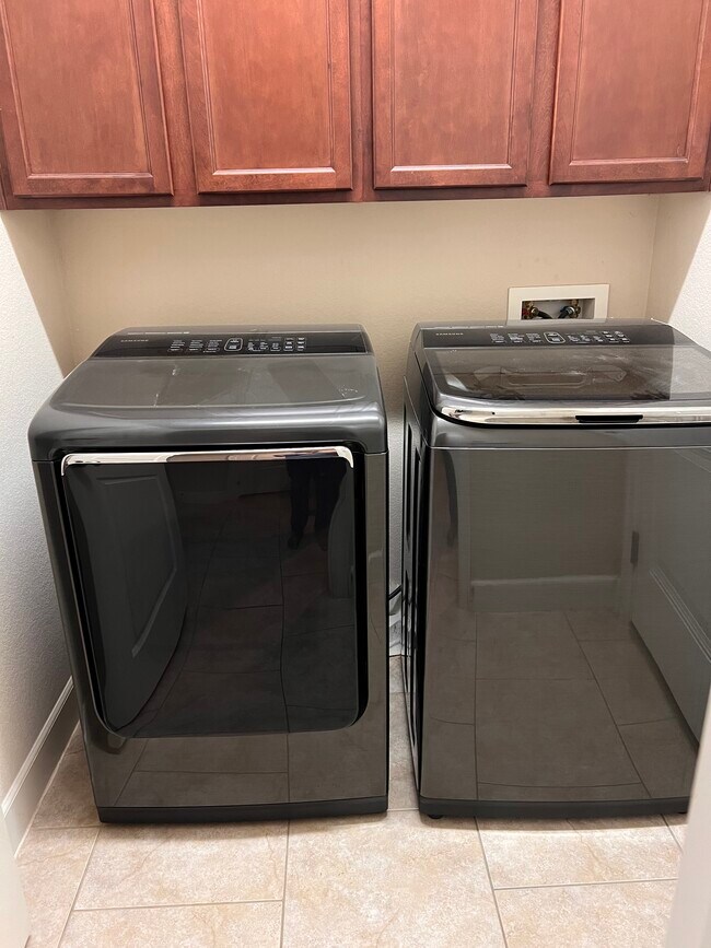 Utility room - 13204 Hymeadow Cir