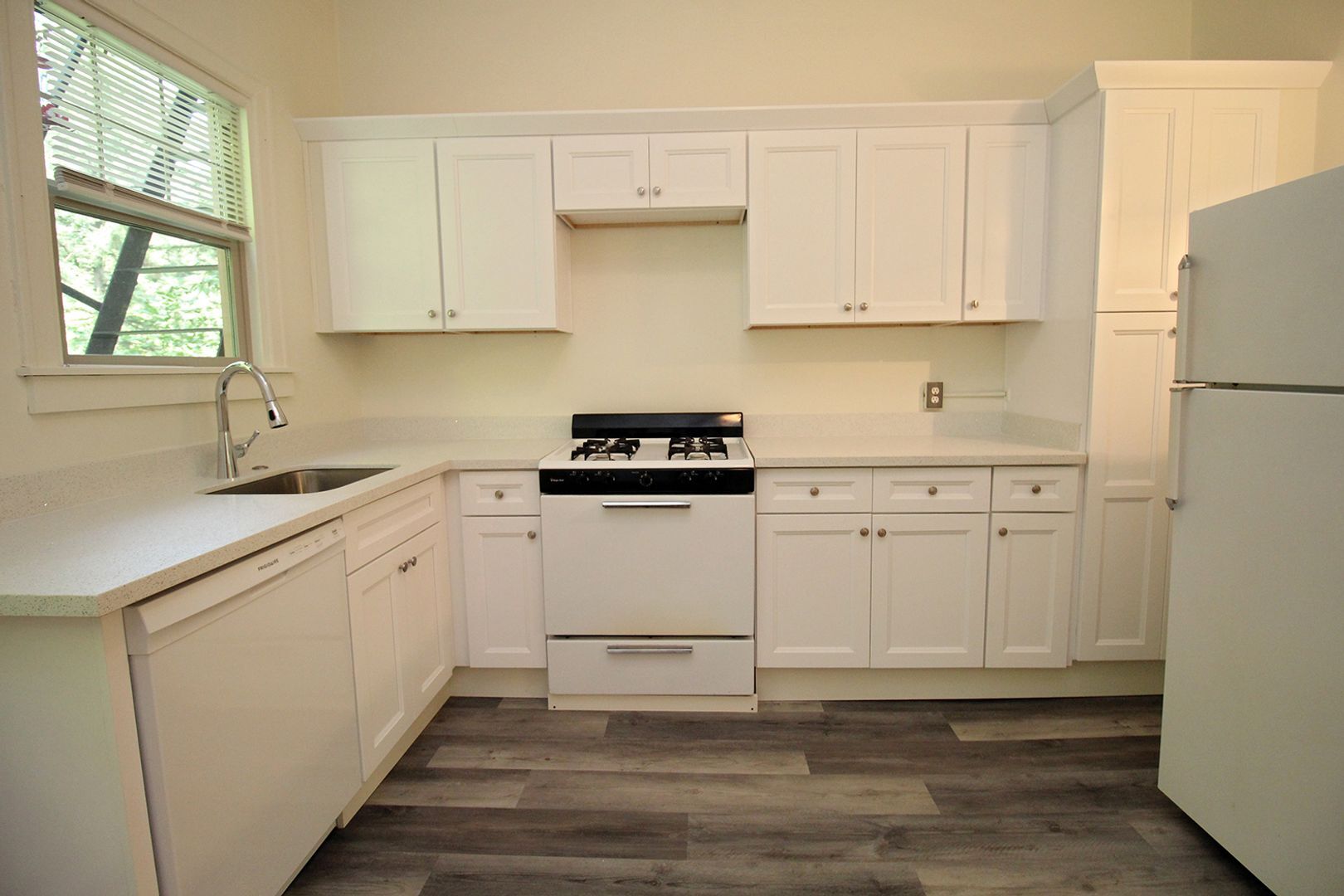 Building Photo - 2354-2362 SW Cactus Dr