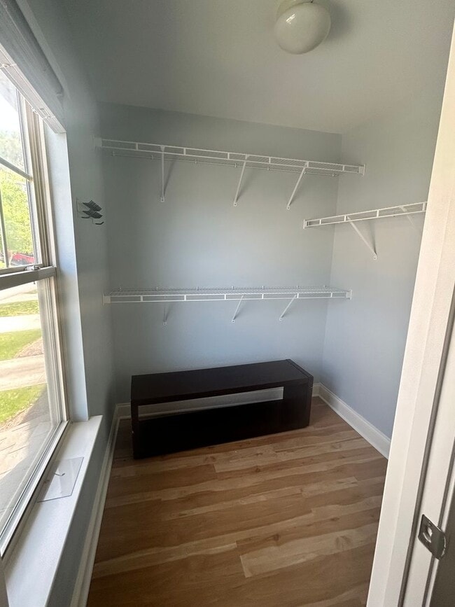 Building Photo - Two master suites - Super Location - Must See!