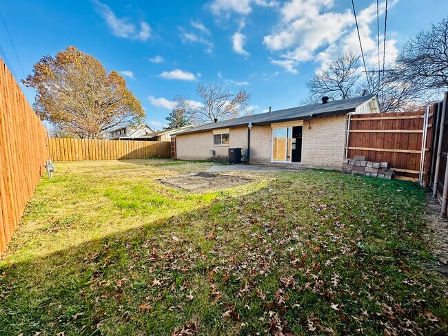 Building Photo - 434 Beverly Dr