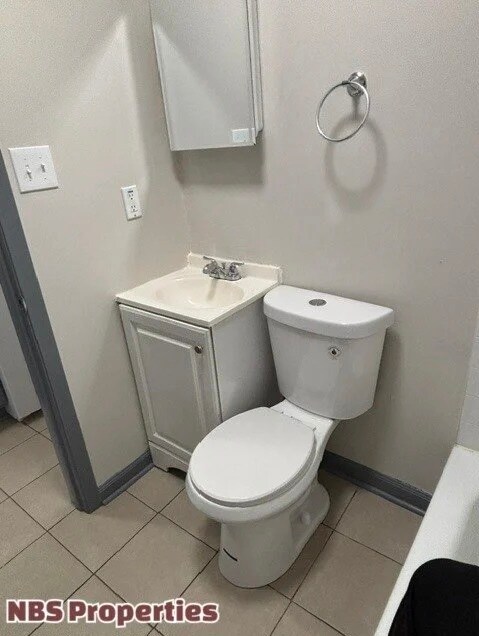 Building Photo - 867 N Gallaher View Rd