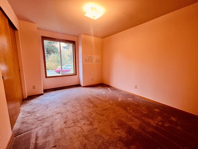 Building Photo - Absolutely Gorgeous Single Family Home located at Olympia!