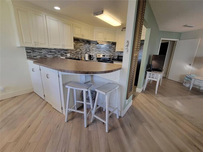 Building Photo - 1515 Pinellas Bayway S