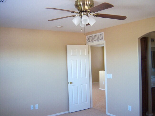 Building Photo - COMING SOON!! 4 BED 3 BATH, 2 CAR GARAGE IN SAN TAN VALLEY