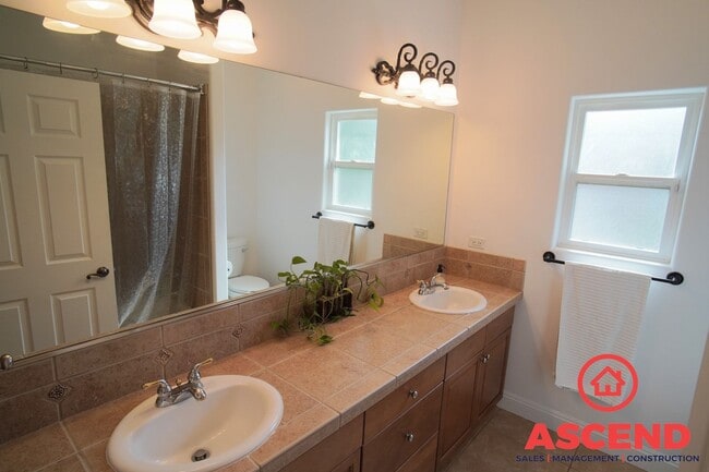 Building Photo - Elegant 3BD/2BA Home with Office Space in Bakersfield's Desirable 93312 — HOA Community, Gardener...