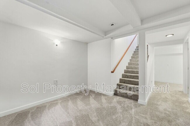 Building Photo - 245 Blue Ridge Dr