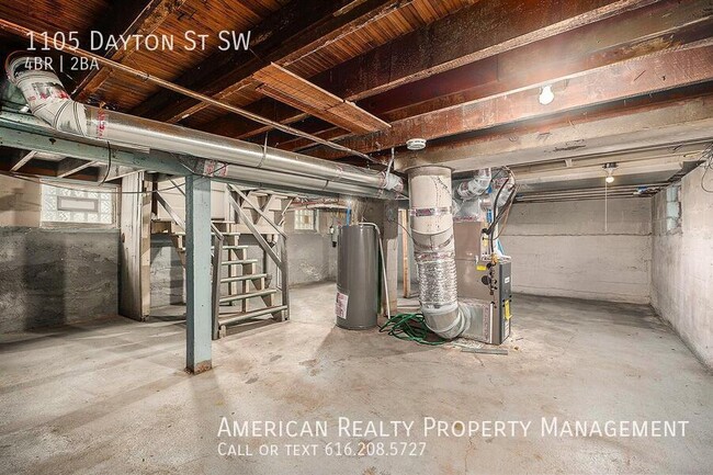 Building Photo - 1105 Dayton St SW