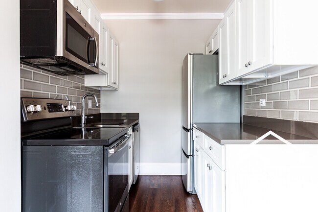 Building Photo - 817 W Lakeside Pl