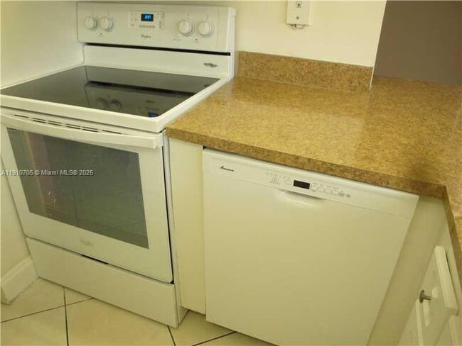 Building Photo - 17021 N Bay Rd