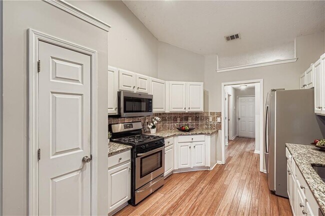 Building Photo - 1975 Heatherton Rd