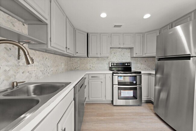 Building Photo - 4080 Hardie Ave