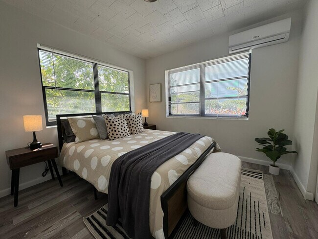 Building Photo - 2635 SW 24th Ave