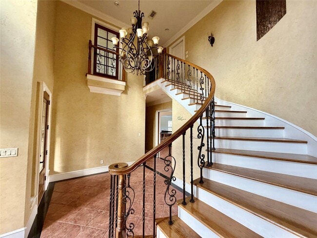 Building Photo - 1631 S Persimmon St